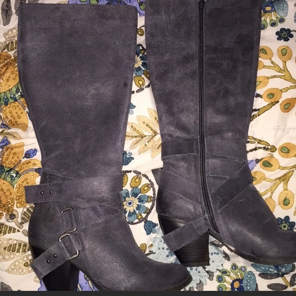 Knee high boots - Picture 1 of 5